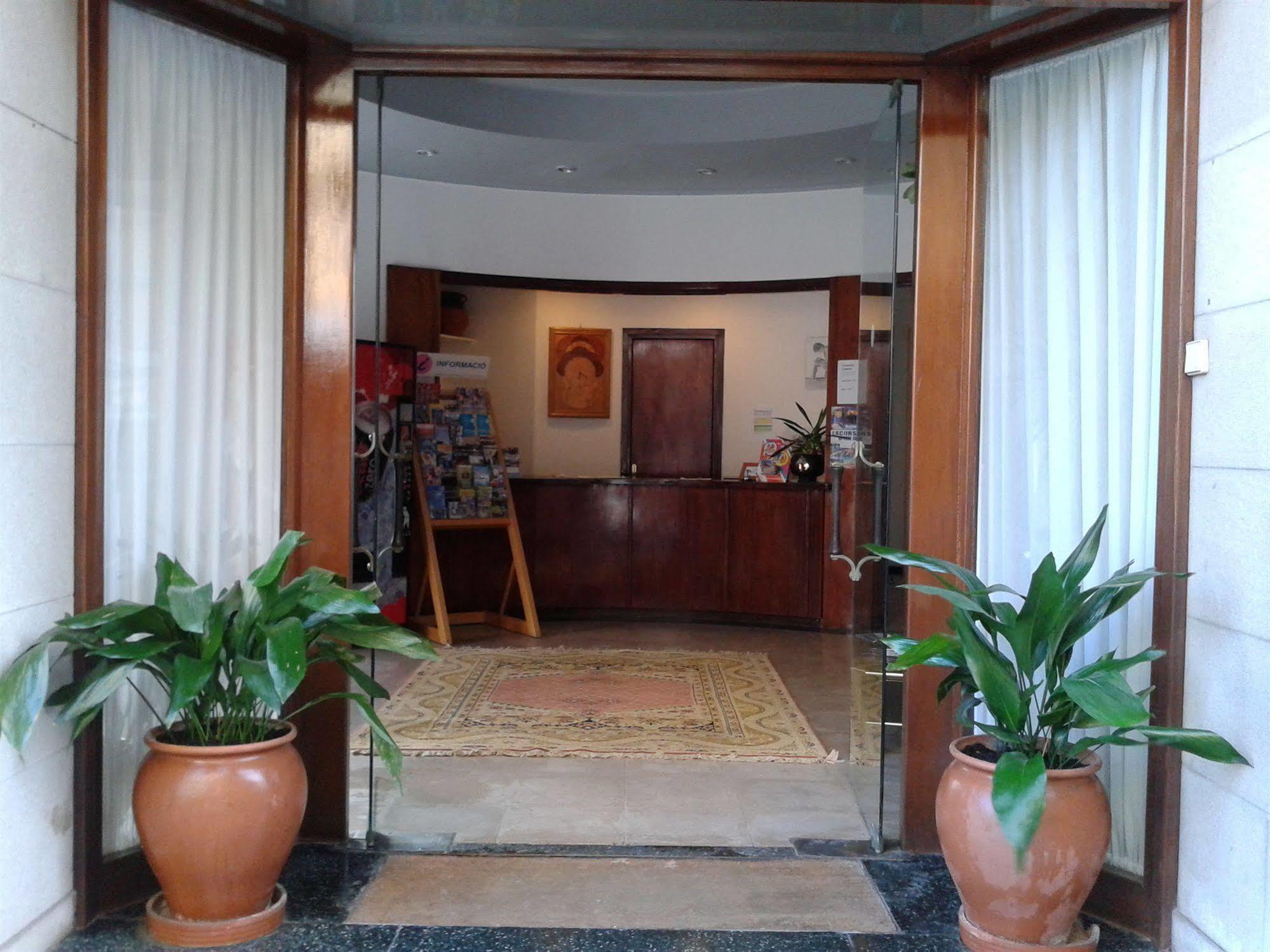 Hotel Apartaments Gesoria Porta Ferrada ซานต์เฟลิอูเดกีโซลส์ ภายนอก รูปภาพ